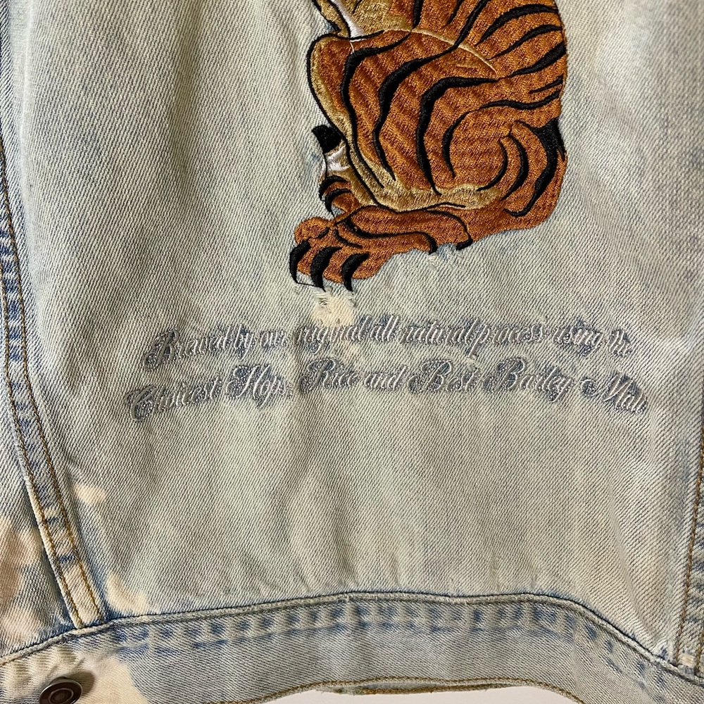 Rare Budweiser Distressed Light Blue Denim Jacket w/Embroidered Tiger Size M/L - Picture 7 of 16